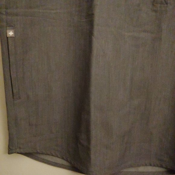 Figs Rafaela technical collection oversized gray Scrub Top - Picture 5 of 12